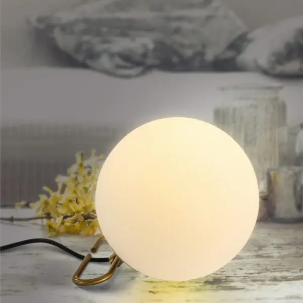 Abajur de Mesa Berlock Cupula Leitosa 20cm Mais Luz